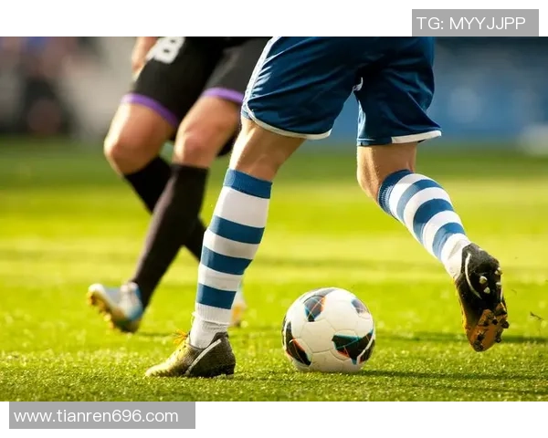 聚焦绿茵风云：全景解析足球运动员成长与荣耀传奇之路篇章旅程的